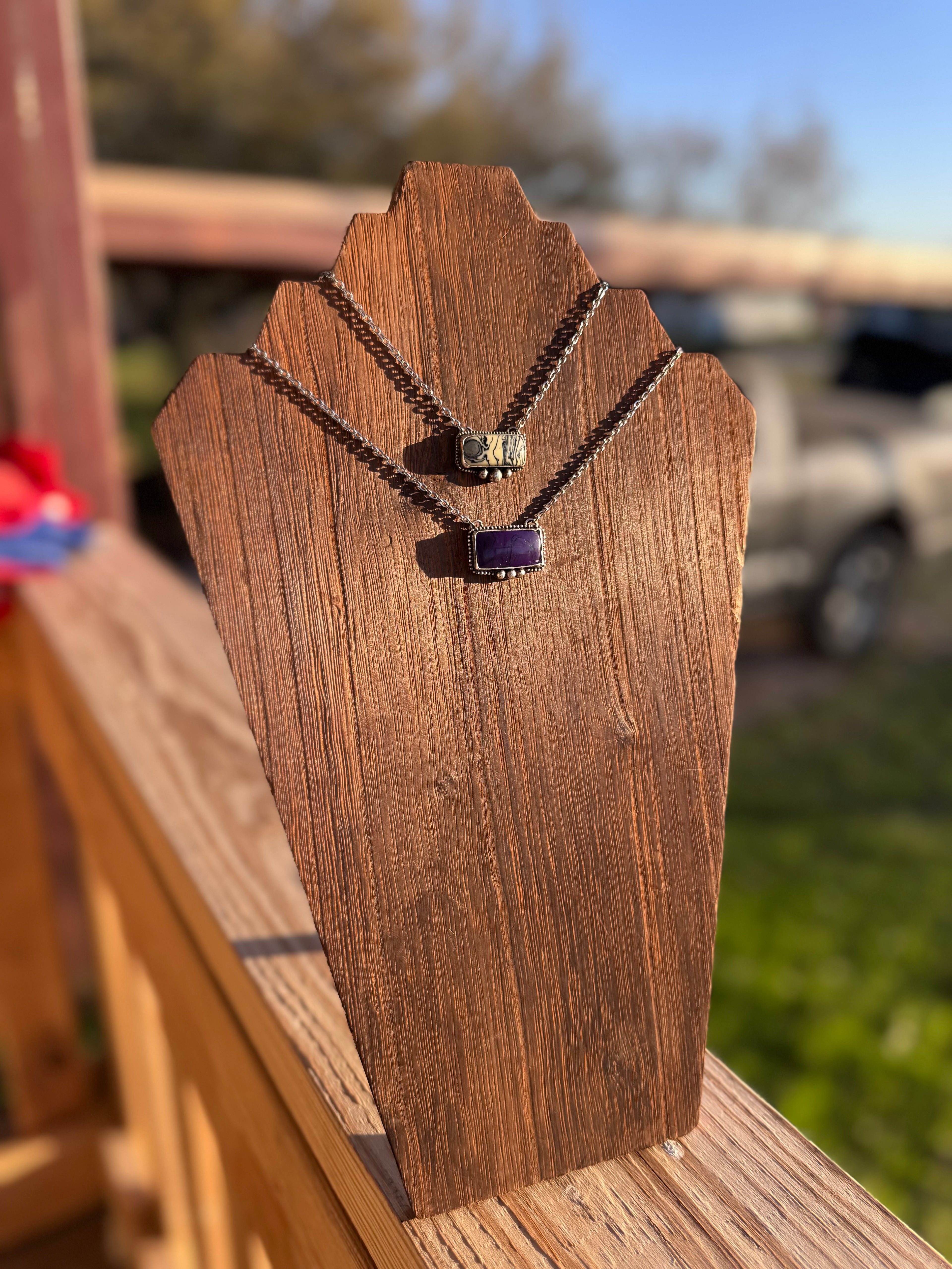 DEAL OF THE DAY LIGHT CREAM BAR NECKLACE