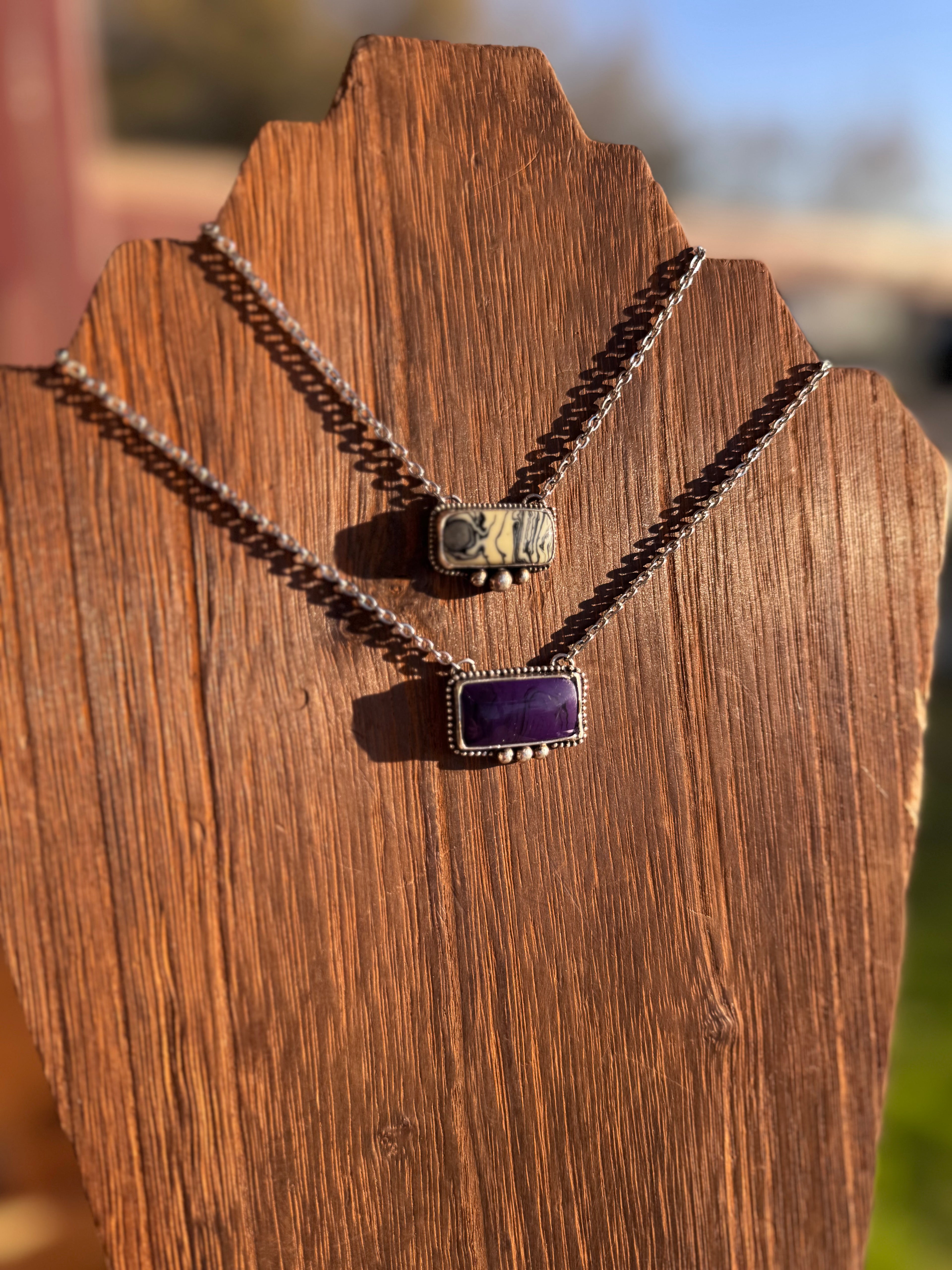 DEAL OF THE DAY LIGHT CREAM BAR NECKLACE